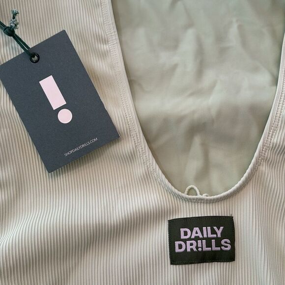 Daily Drills One Piece Bathing Suit Green Size Medium New With Tags - Picture 3 of 8